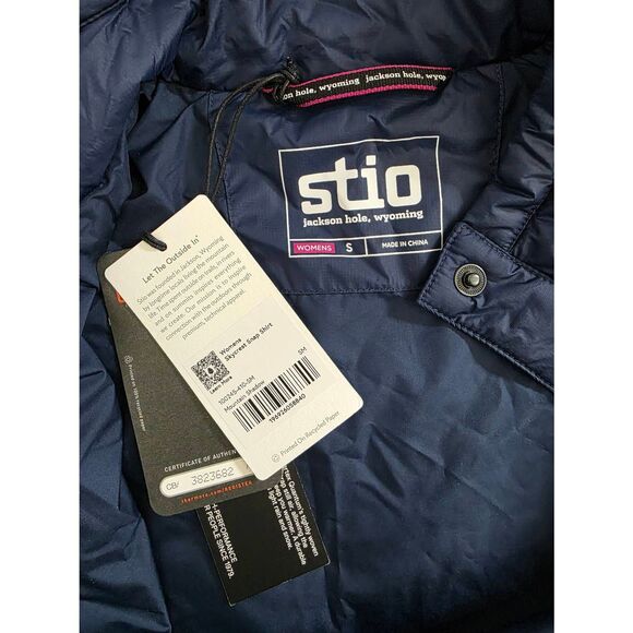 STIO Women's Skycrest Insulated Snap Shirt S with customized logo NWT - Picture 9 of 10